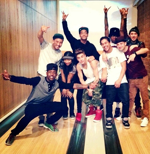 Justin Spotted With His Friends Justin Bieber Blog
