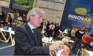 Argentino inventa gotas para la presbicia que logra hacer volver a ver a los pacientes