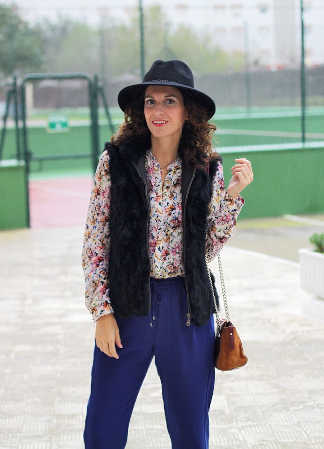 pantalón azul klein