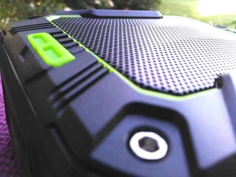 SoundPEATS P2 Outdoor Waterproof Speaker With Great Bass! Gadget Explained Reviews Gadgets