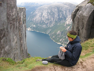 knitting on kjerag