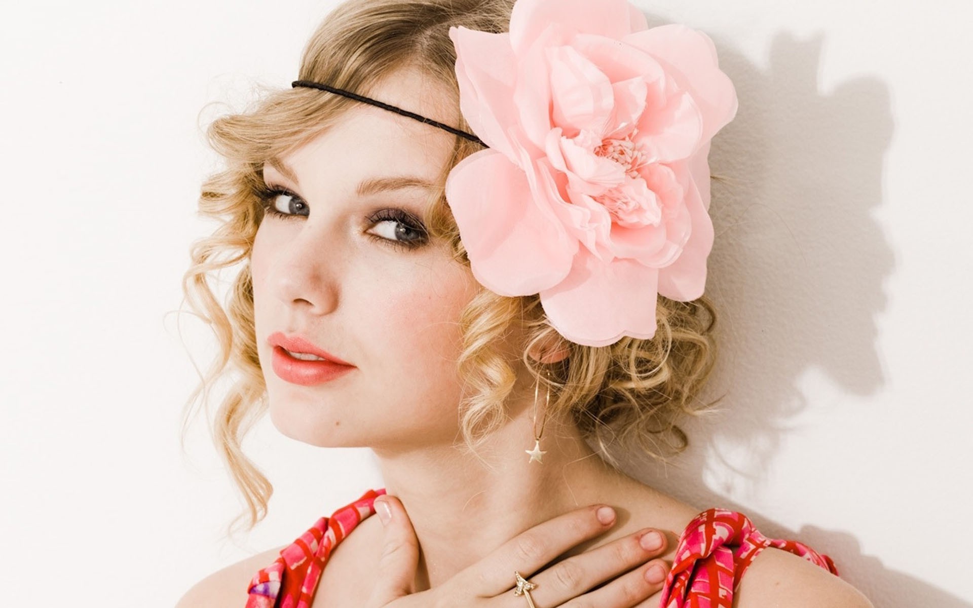 taylor_swift_wallpaper_ta022.jpg