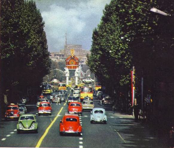 Before the Islamic Revolution: 21 Vintage Photos Capture Everyday Life