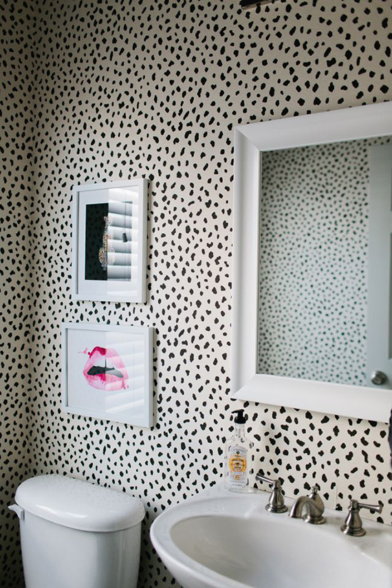 Bathrooms with bold patterned walls | Image by Sarah Bradshaw via The Everygirl