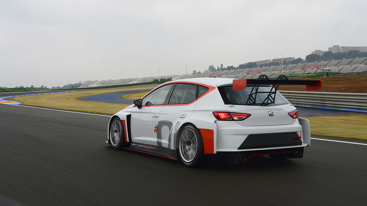 Technical Beauty at Boxfox1 Engines warm up for SEAT Leon Eurocup 2016