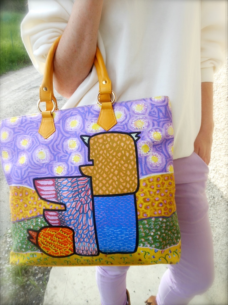 THE FASHIONAMY by Amanda: Inominforma un gufo sulla borsa, outfit in lilla e bianco avorio-48512-fashionamy