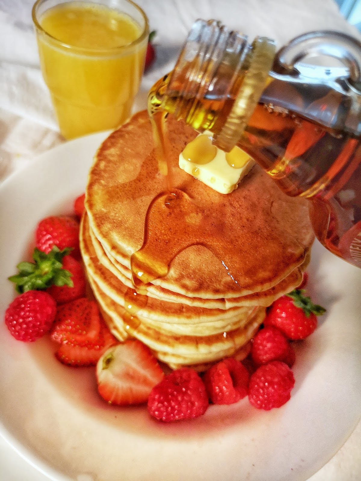 Classic Pancake with Berries and Maple Syrup (The best pancake recipe