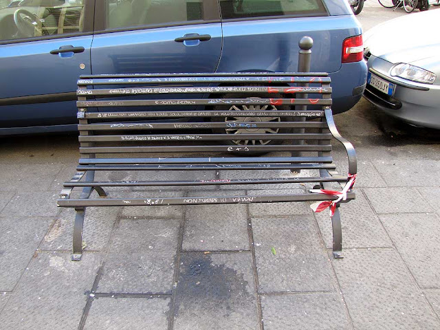 Broken bench, via Magenta, Livorno