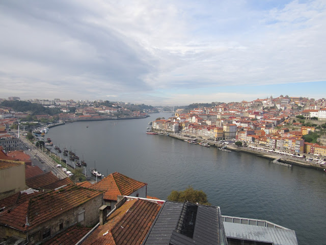 Vila Nova de Gaía à direita e Porto à esquerda Ponte de D. Luís I - que ver em Porto, Portugal.
