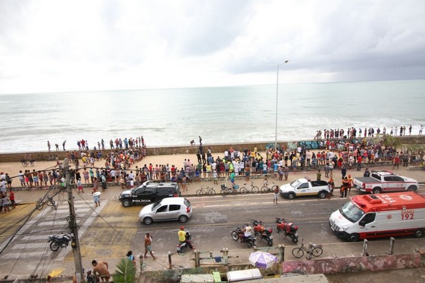 Globocop cai no mar em Recife logo após fazer reportagem para o Bom Dia Pernambuco