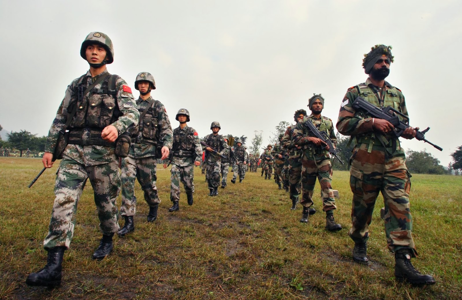 Border area. Армия Китая и Индии. Армия КНР на границе Индии. Китайский солдат. Индийские войска против китайских.