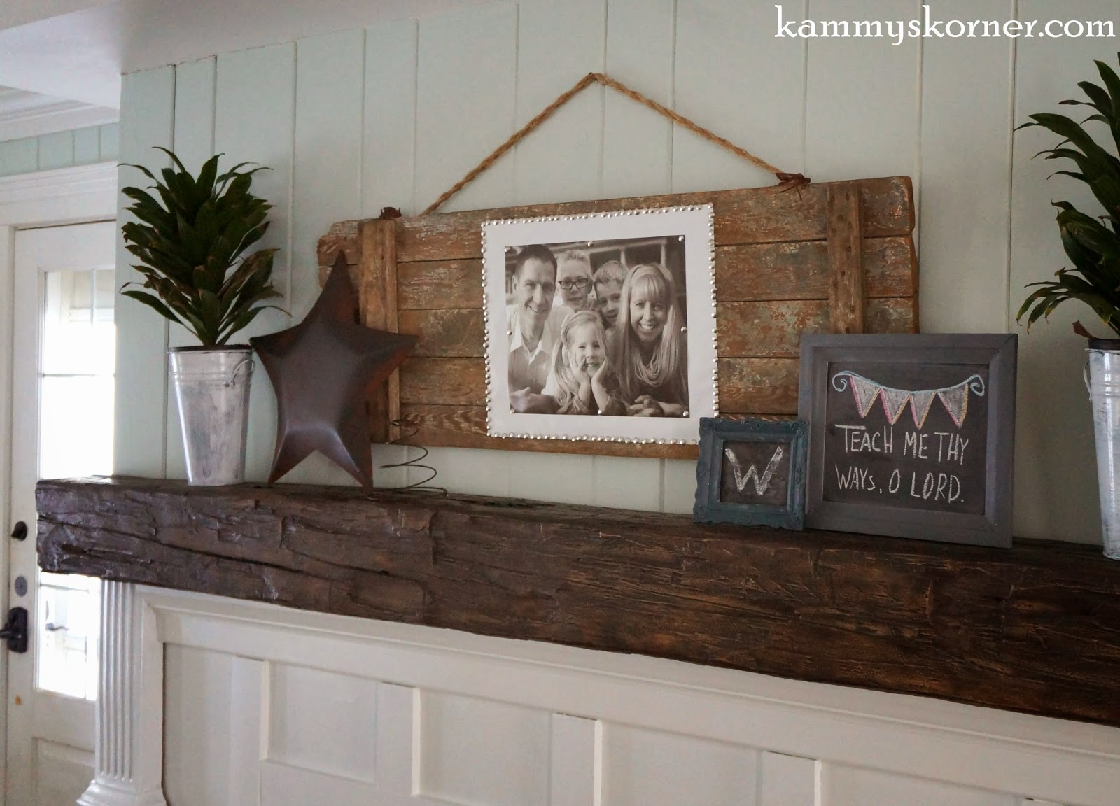 Kammy's Korner: Barn Door Photo Decor