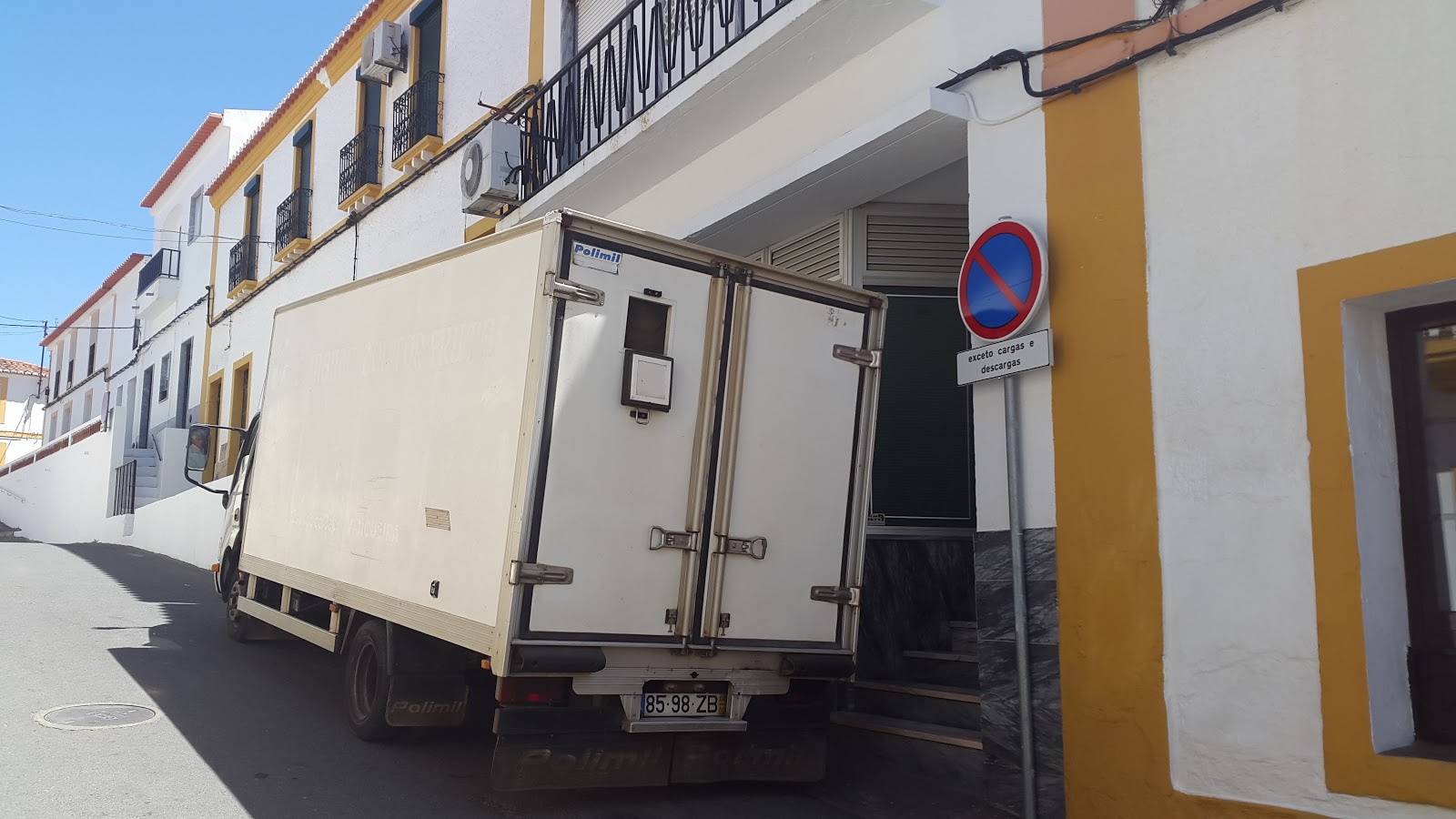 estado de Barrancos Sinalética de "cargas e descargas" vamos ver se