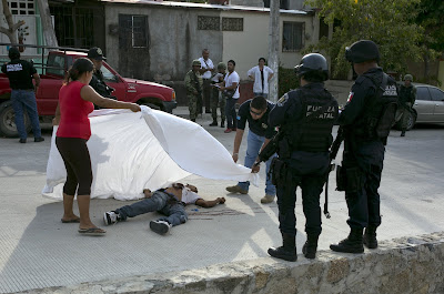 Alfredo Beltrán Guzmán fue detenido en unión de sus 4 guardaespaldas, tenian 7 armas, 2.400$, cocaina y 2 coches Ap122548346518