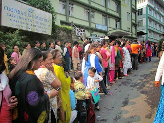 Sikkim poll: A long queue of voters at Upper Tadong, Gangtok and around, the photo from 7 AM to 9 AM today
