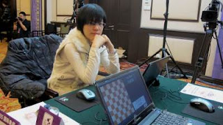 Echecs à Pékin : la championne du monde d'échecs chinoise Hou Yifan joue à l'aveugle © site officiel