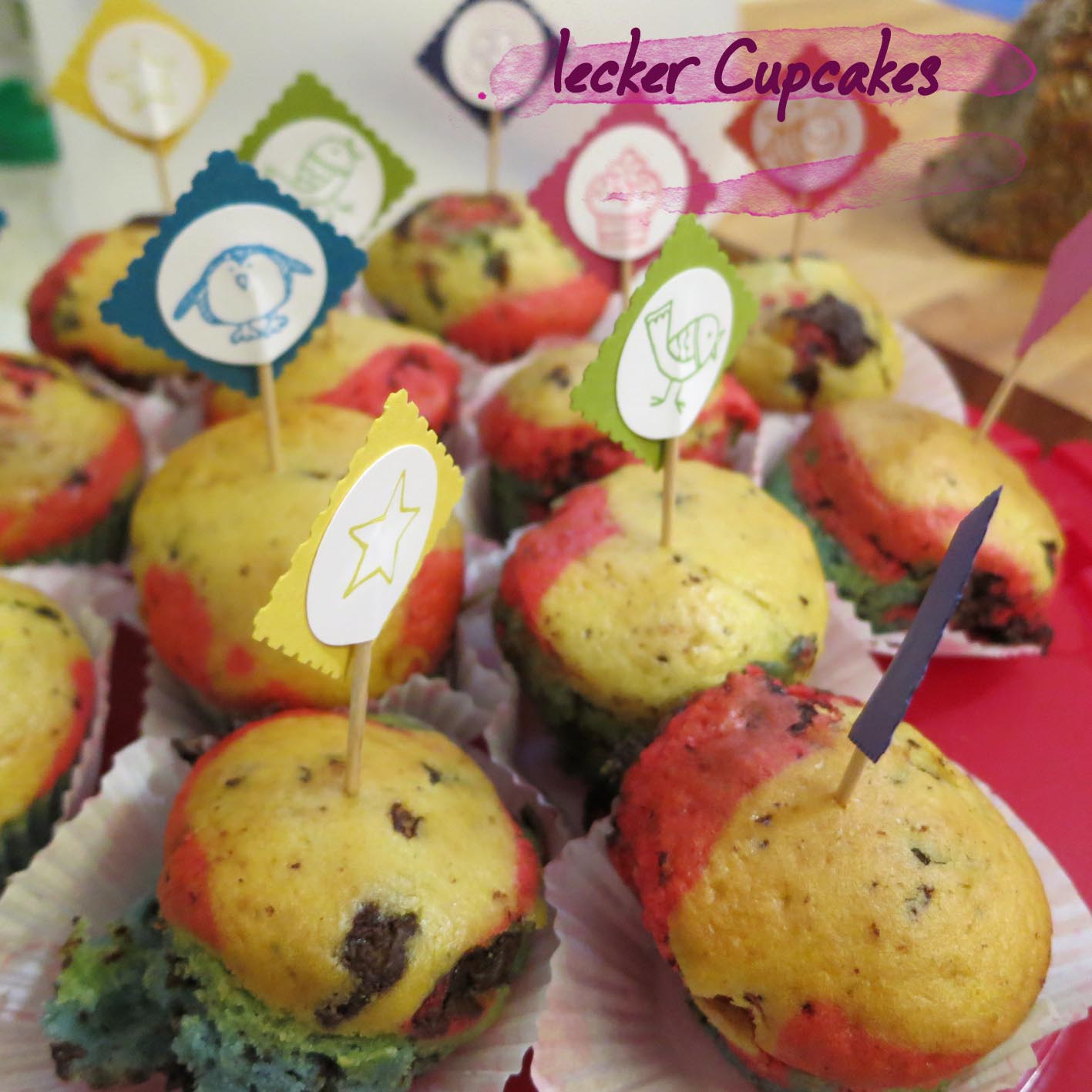  bunte Geburtstags - Muffins für den Kindergeburtstag Motiv 