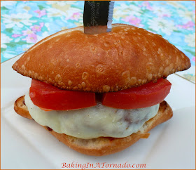 Pepperoni Pizza Burgers: Pepperoni Pizza meets a cheeseburger, all the flavors of pepperoni pizza incorporated into a grilled burger | Recipe developed by www.BakingInATornado.com | #recipe #dinner