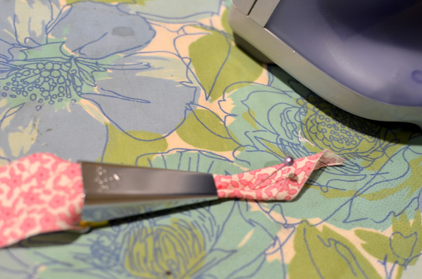 Jane of all Trades Bias Tape Made Easy tutorial (with a sneaky trick)