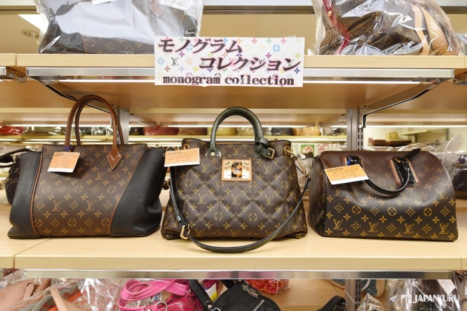 More than 1000 LV Products at Sanoya #sanoya #otsuka #tokyo #100tokyo  #japan #japankuru #cooljapan #LV #shopping #coupon