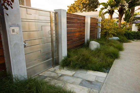 desain pintu pagar rumah minimalis
