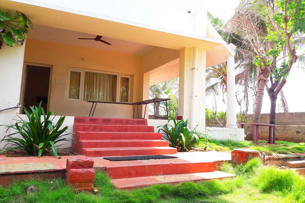 BlueSkies Beach House ECR EzeeStays ECR Beach House,Holiday Rentals