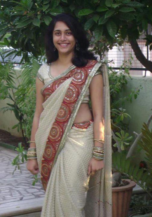 HOT Hot Indian Girls In Saree Pict