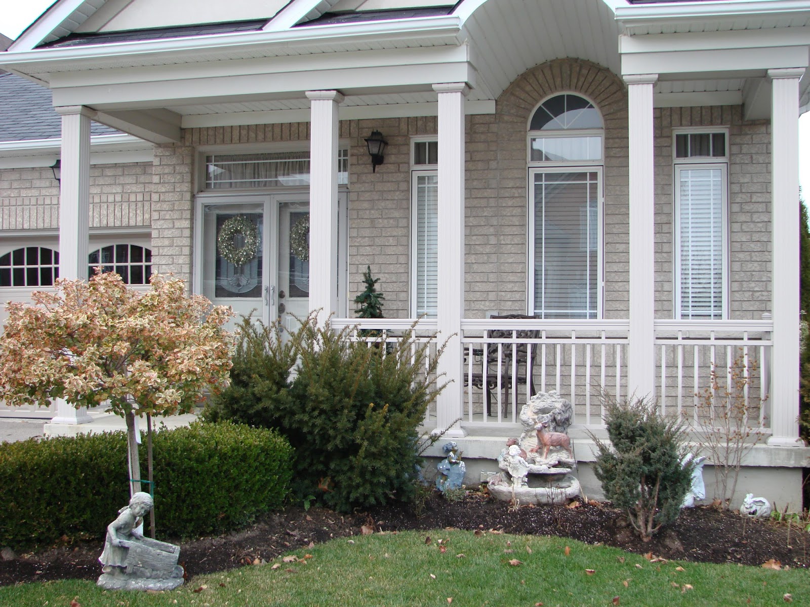 Install porch columns in Mississauga. Replace railings in Vaughan