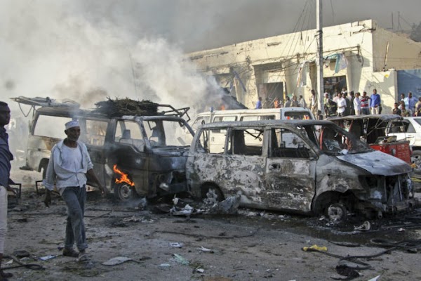 Al menos 215 muertos deja el peor atentado en la historia de Somalia y el mundo calla, sin hacer difusión. Al menos 215 muertos deja el peor atentado en la historia de Somalia y el mundo calla, sin hacer difusión.