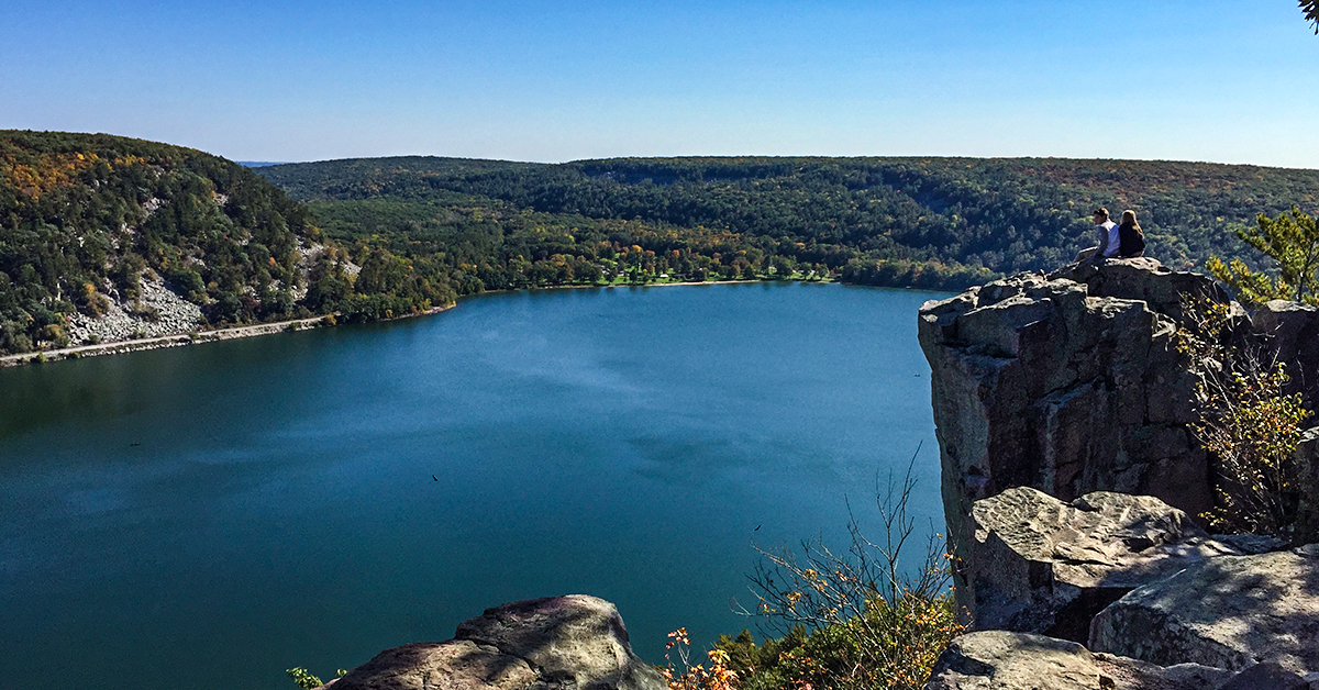 Hiking Devils Lake West Bluff