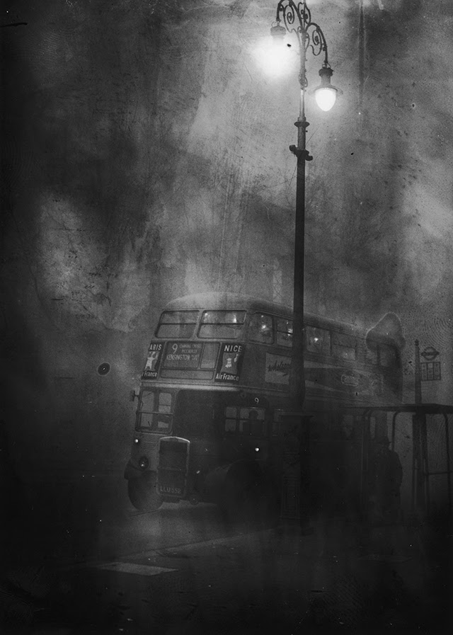 24 Eerie Black and White Photographs That Show London Fog Scenes From