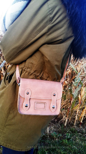 https://www.rosegal.com/crossbody-bags/stitching-faux-leather-cross-body-1080155.html?lkid=11565622