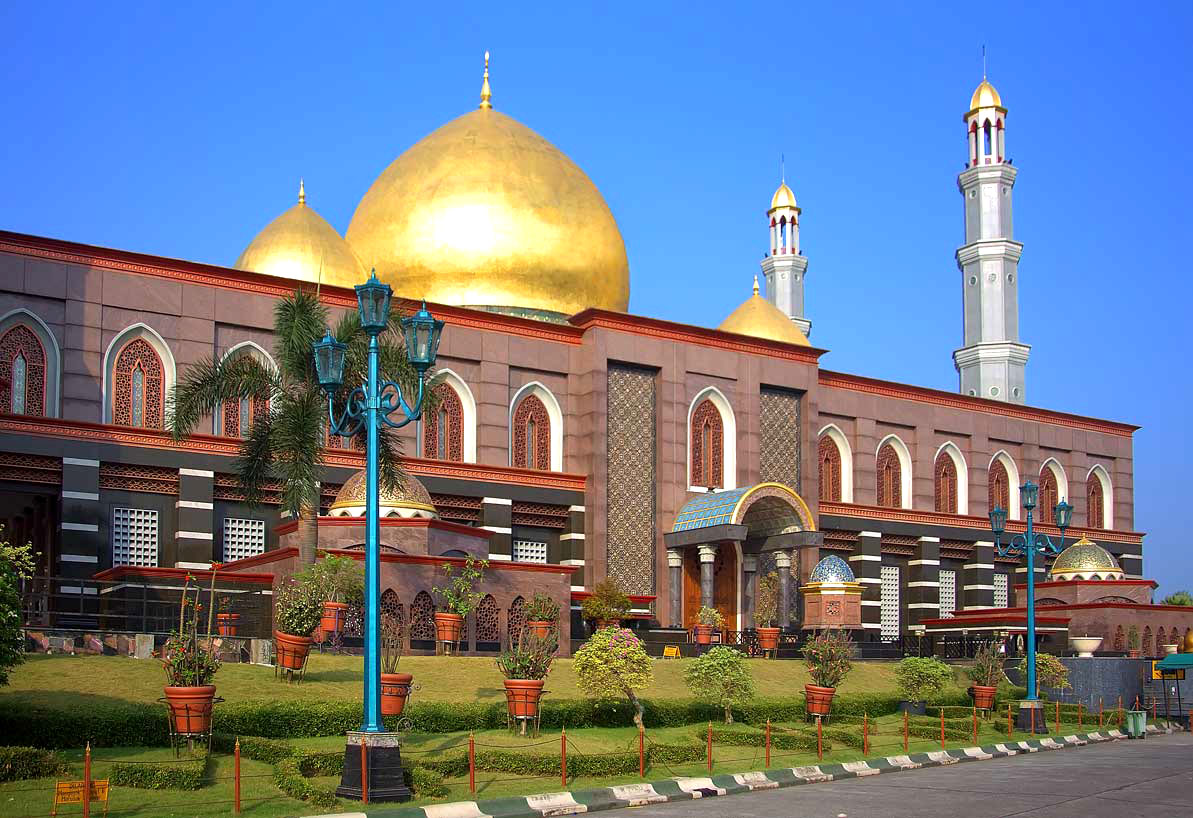 Profil Masjid Kubah Emas Dian Al Mahri | Kubah Masjid