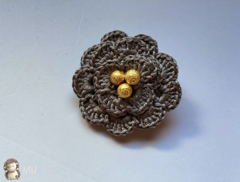 Broche flor a crochet