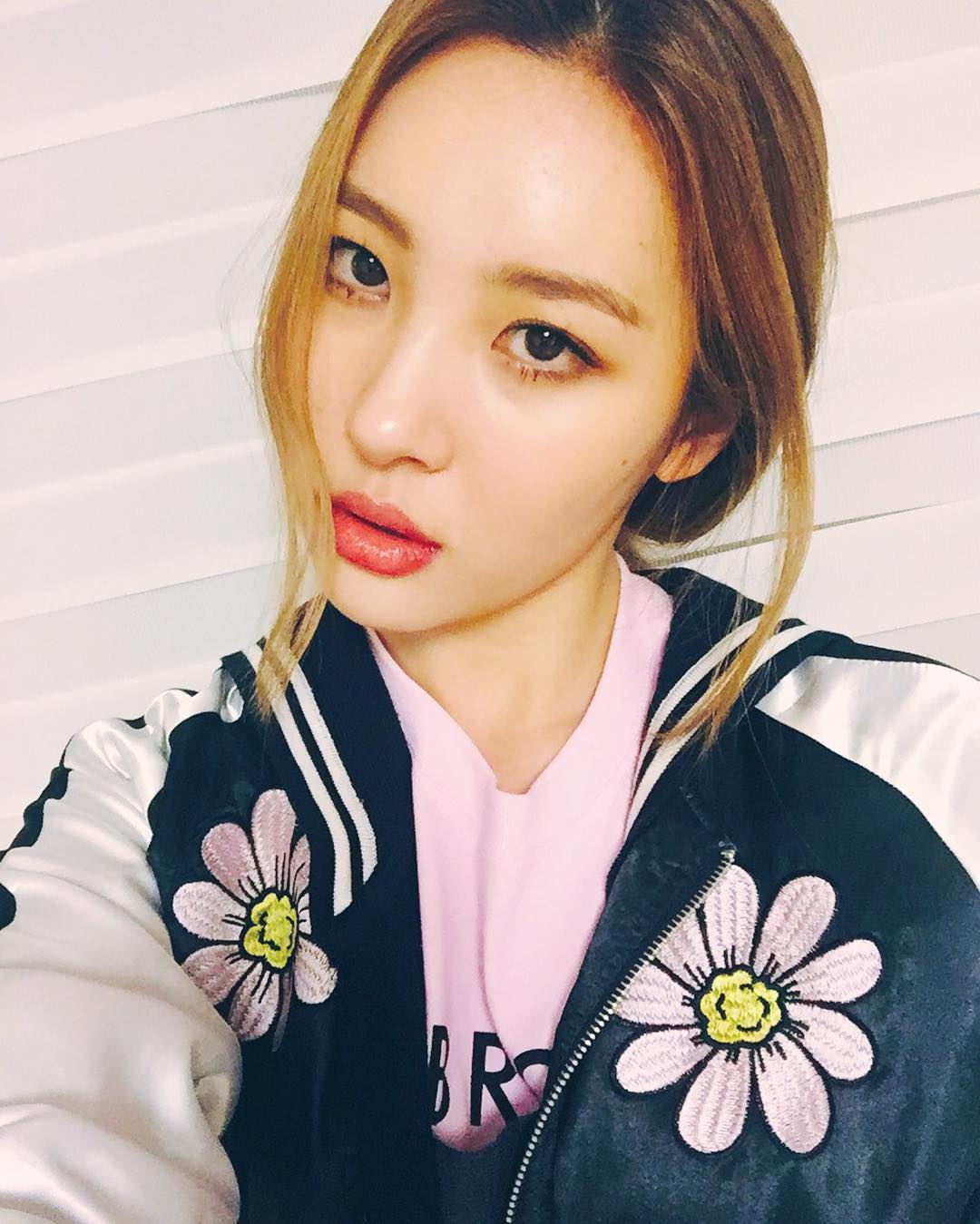 wonder girls sunmi posed a cute pair selfies wonder girls sunmi posed a cute pair selfies