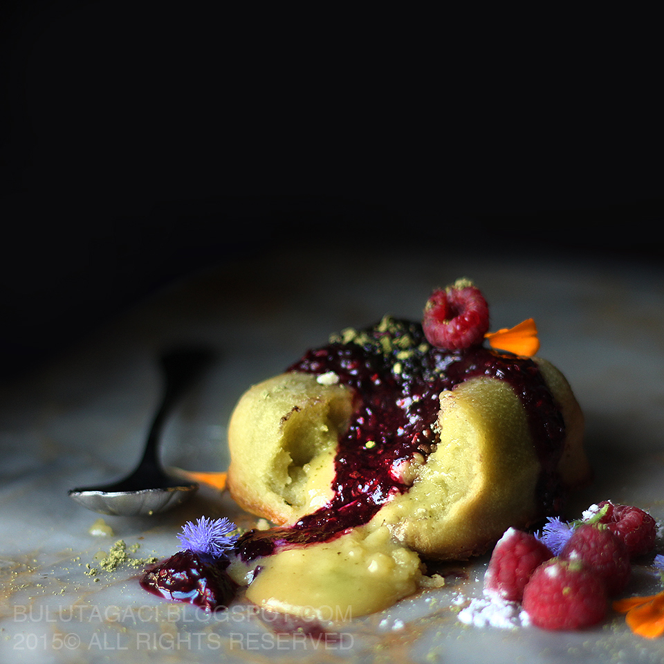 Beyaz Çikolata Ve Matcha Yeşilçaylı İçi Akışkan Fondant Kek, Biberli