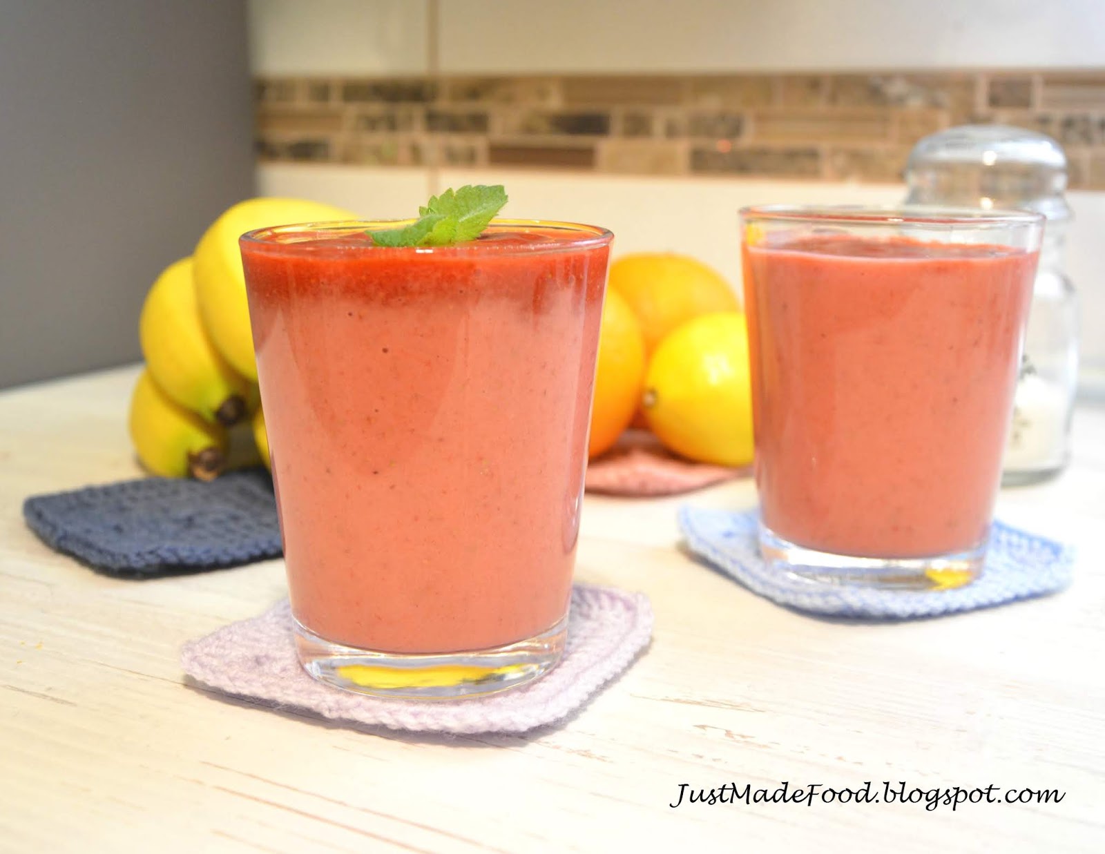 JustMadeFood Smoothie mleczne z truskawkami i bananem