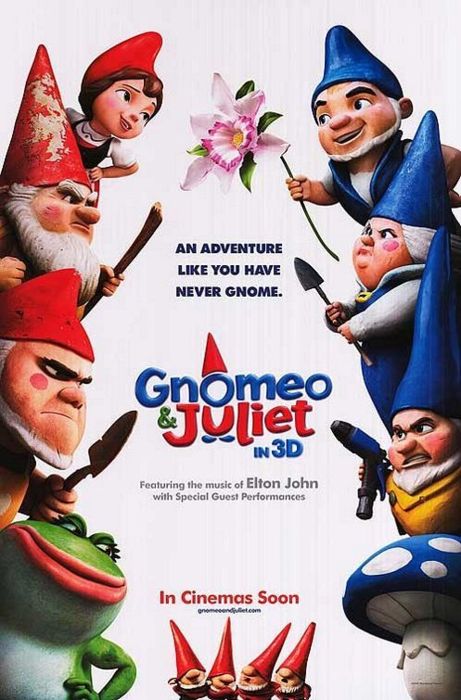 O diretor de Shrek 2 traz a maior e mais famosa história de amor de todos os tempos estrelando… ANÕES DE JARDIM?!?! Isso mesmo! Gnomeu e Julieta são anões de jardim e vão enfrentar muitos obstáculos para viver um amor proibido. O Sr. Capuleto e A Sra. Montéquio tem uma rixa há anos e ninguém na verdade lembra por que tudo começou. Mas a regra é clara, um gnomo vermelho do jardim do Sr. Capuleto nunca poderá se misturar com os gnomos azuis do jardim da Sra. Montéquio. Quando os humanos saem de casa é que a aventura realmente começa com os gnomos tramando um final bem diferente para essa historia. Escolha sua cor e venha participar dessa aventura em 3D! com as vozes de Daniel Oliveira, Vanessa Giácomo e Ingrid Guimarães na versão dublada embaladas pelas inesquecíveis musicas de Elton John. 