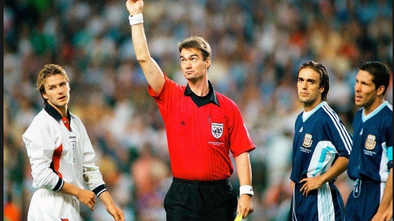 Tugas Dan Wewenang Wasit Dalam Permainan Sepak Bola Sesuai Peraturan Terbaru Fifa Bumi Olahraga Tugas Dan Wewenang Wasit Dalam Permainan Sepak Bola Sesuai Peraturan Terbaru Fifa Bumi Olahraga