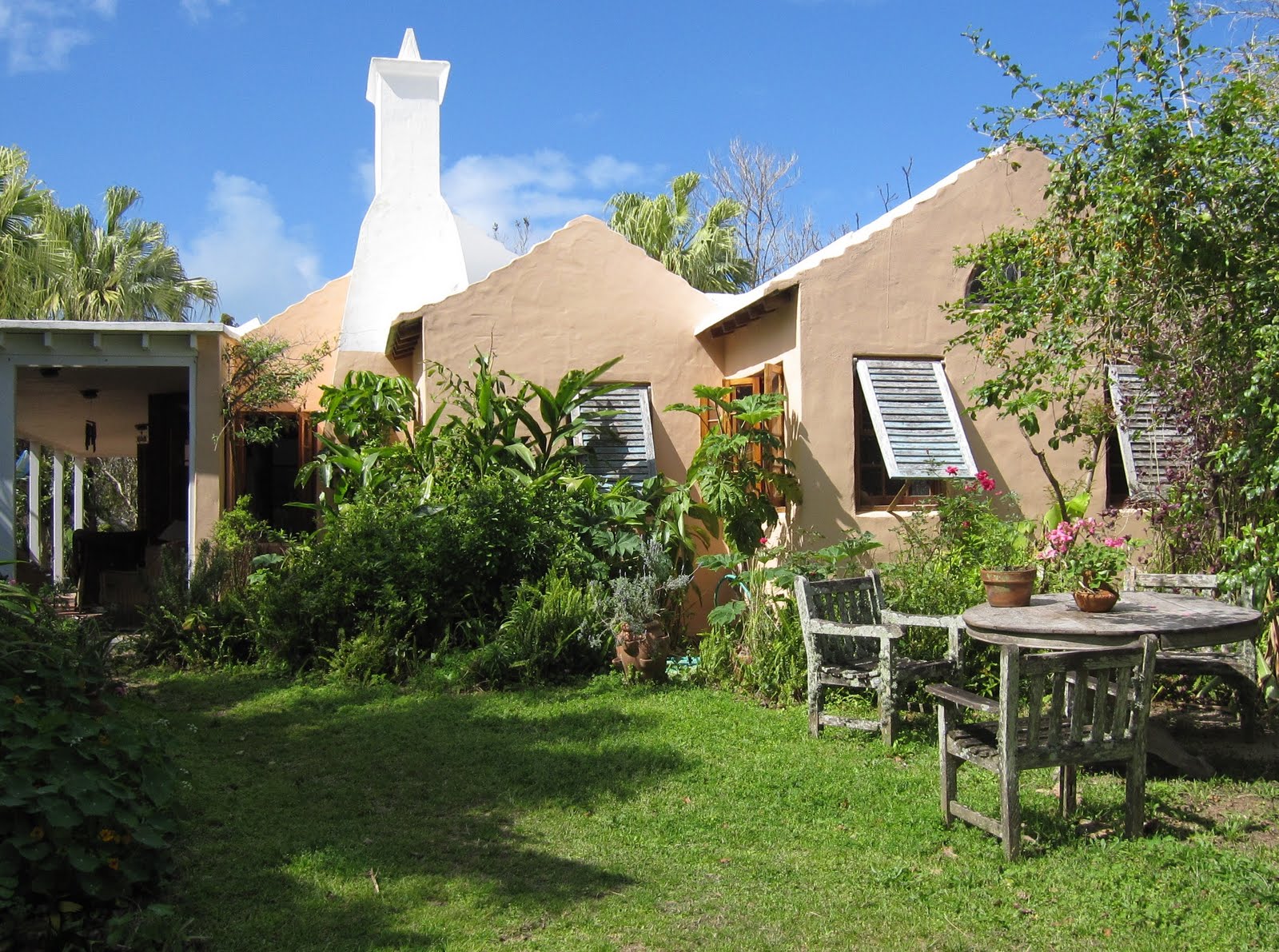 Bermuda Home on The Rock Traditional Cottage in the Heart of