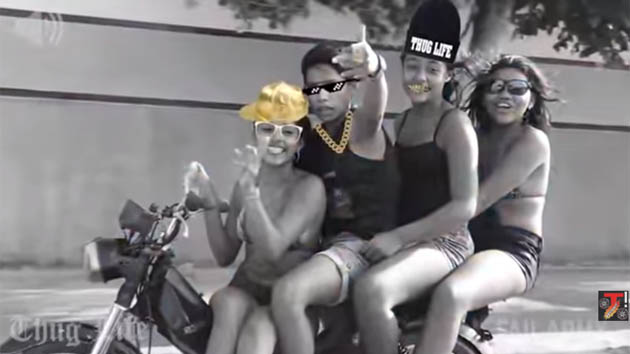 VIDEO: Detik-detik Cabe-cabean Bonceng 3 Terjungkal dari Motor VIDEO: Detik-detik Cabe-cabean Bonceng 3 Terjungkal dari Motor