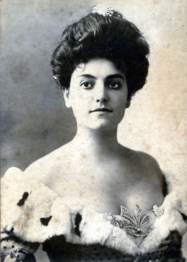 40 Charming Photos That Defined Women S Hairstyles From Edwardian