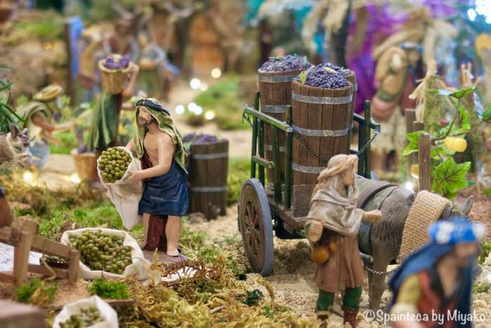 Laguardia 北スペインのワイン産地らしいぶどうを収穫したベレン人形
