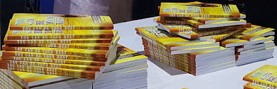 Stacks of You can be Your Best on sale at the event venue.