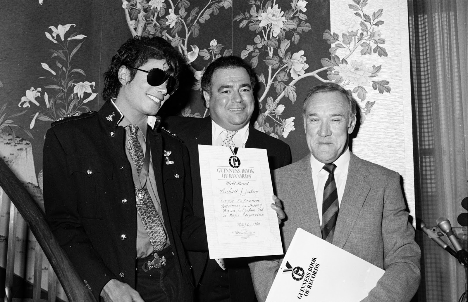 Michael Jackson Guinness Book Of World Records 1986
