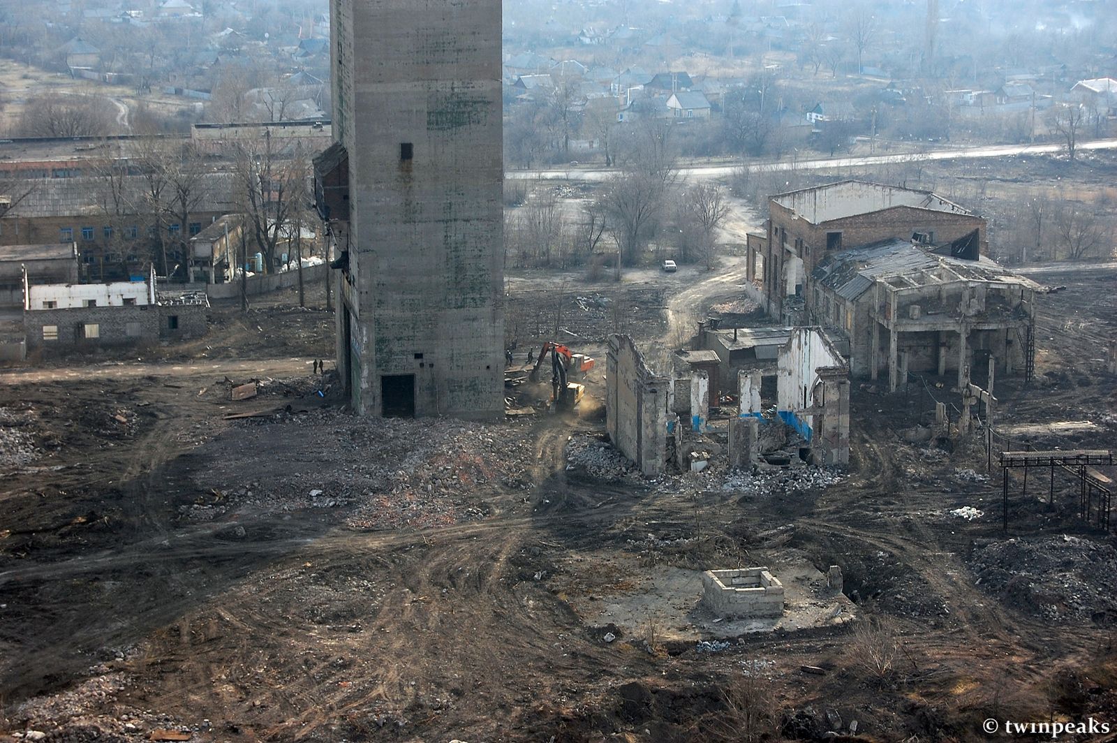 ликвидация горных выработок. добыча угля в шахте. ликвидация шахт. шахта распадская коксовая междуреченск. шахты в горах.