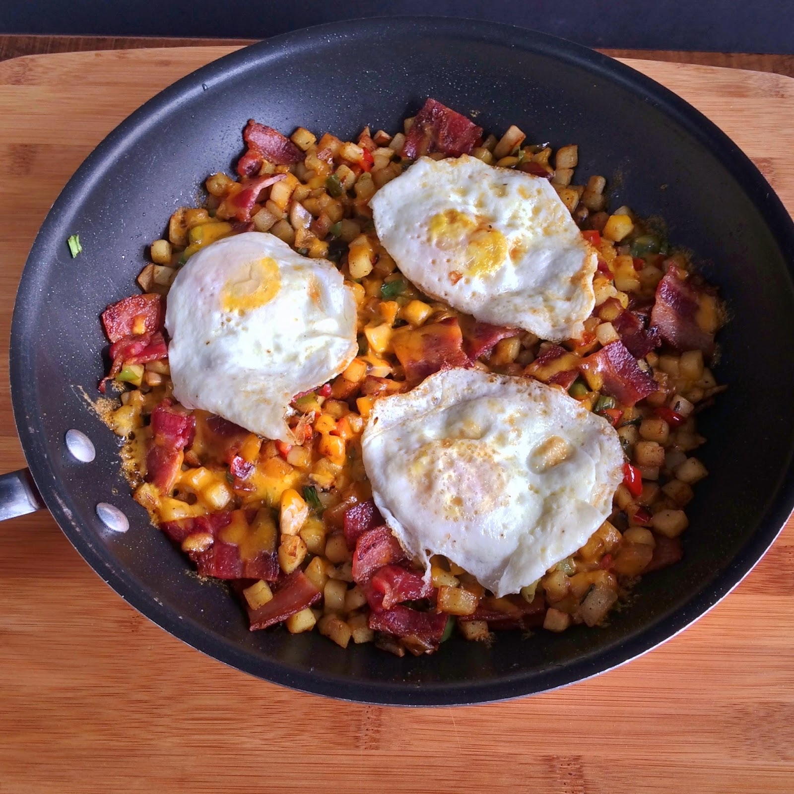 My Tiny Oven Skillet Breakfast with Hashbrowns, Bacon & Fried Eggs