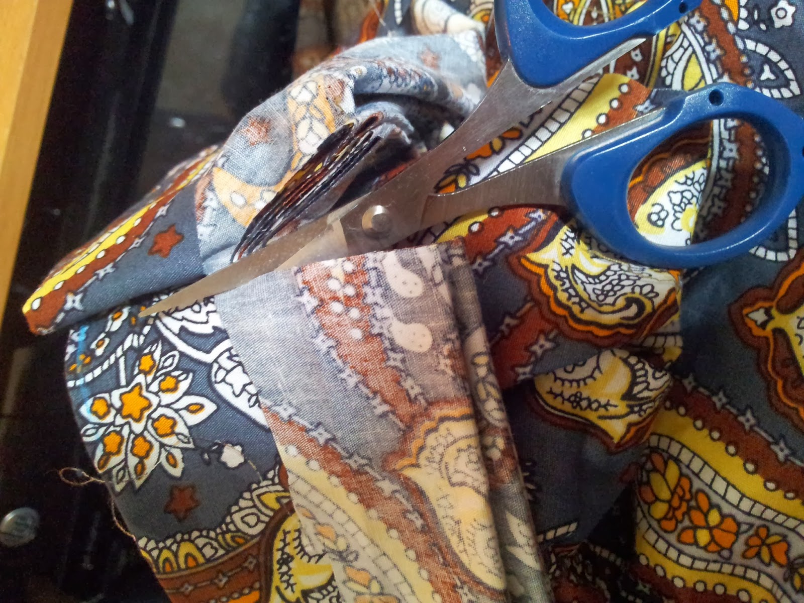 Dunia Seni Jahitan Kreatif CARA MEMASANG GETAH PINGGANG