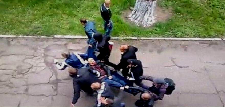 Μαριούπολη: Βίντεο σοκ από την εν ψυχρώ εκτέλεση στη μέση του δρόμου ρωσόφωνων από μισθοφόρους