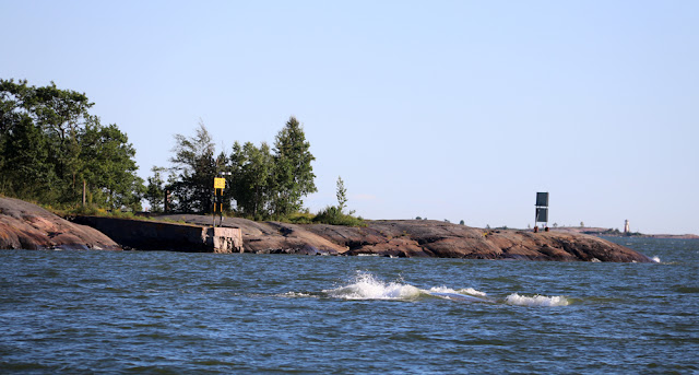 Purjeveneellä Vallisaareen 29 Purjeveneellä Vallisaareen 28